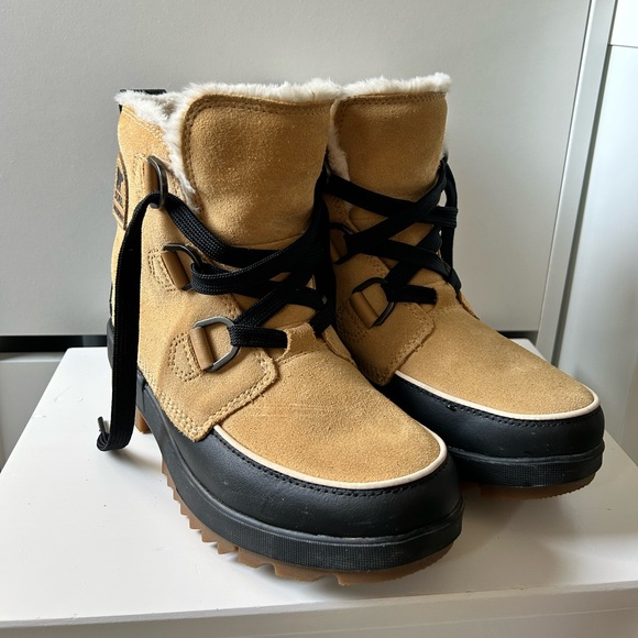Sorel Shoes - Sorel Women’s Tivoli IV Boot | Size US 9 | Colour: Curry